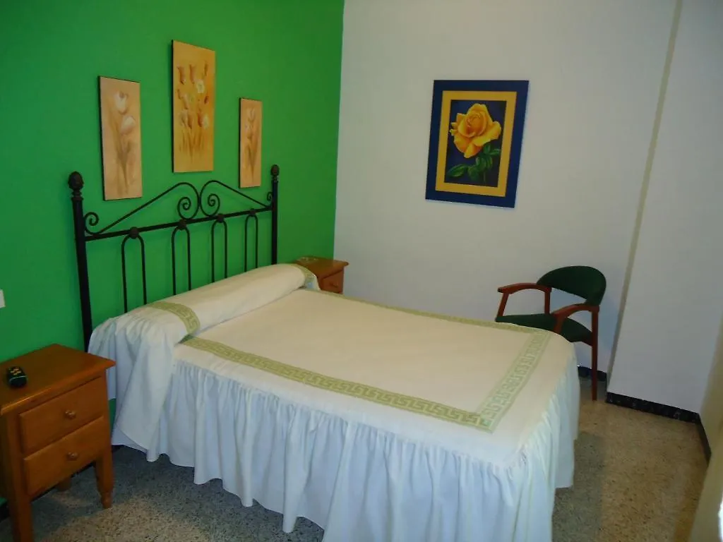 Hostal Los Claveles Баэна Гостевой дом